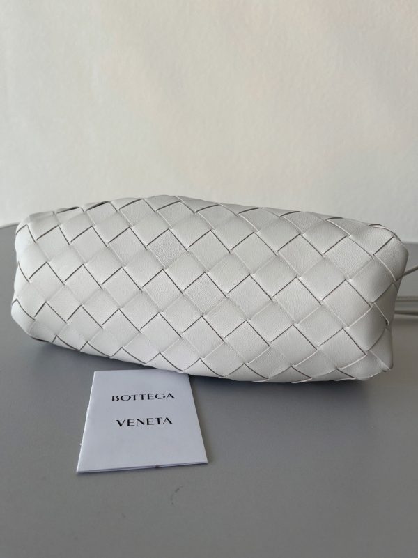 Faux sac Bottega Veneta Mini Pouch avec bandoulière en Blanc – Image 9