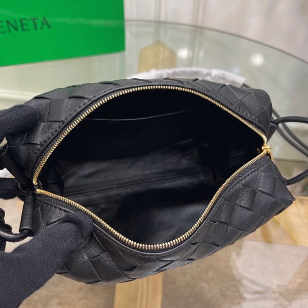 Faux Petit Sac Bottega Veneta Loop en Noir – Image 2