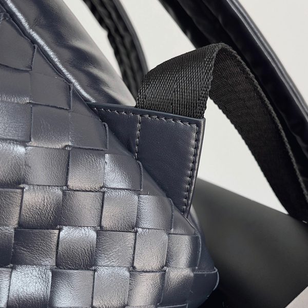 Réplique Bottega Veneta Small Backpack en Bleu Foncé – Image 8
