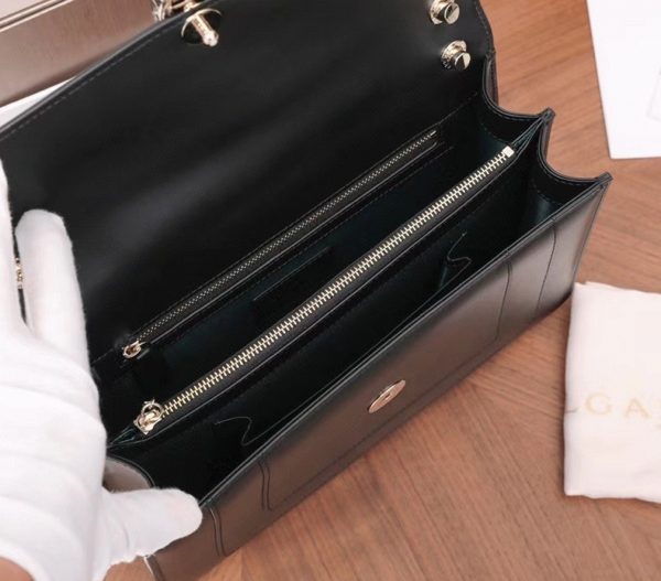 Grand sac à bandoulière Bvlgari Serpenti Forever en cuir de veau noir – Image 6