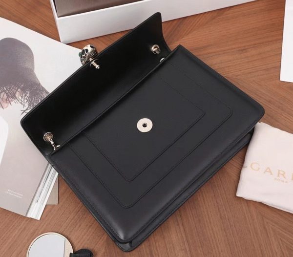 Grand sac à bandoulière Bvlgari Serpenti Forever en cuir de veau noir – Image 2