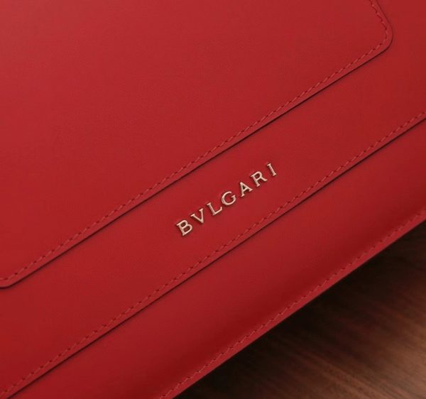 Grand sac à bandoulière Bvlgari Serpenti Forever en cuir de veau rouge – Image 10