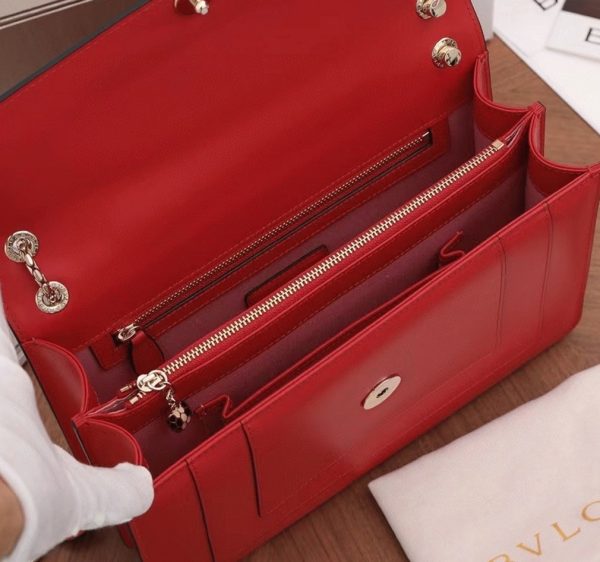 Grand sac à bandoulière Bvlgari Serpenti Forever en cuir de veau rouge – Image 9