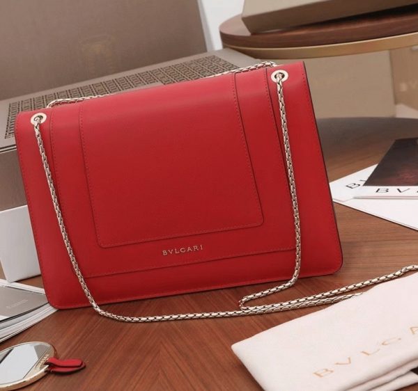 Grand sac à bandoulière Bvlgari Serpenti Forever en cuir de veau rouge – Image 4