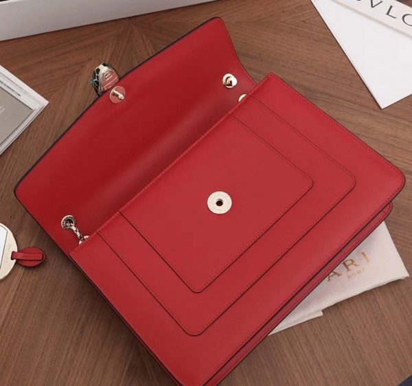 Grand sac à bandoulière Bvlgari Serpenti Forever en cuir de veau rouge – Image 2