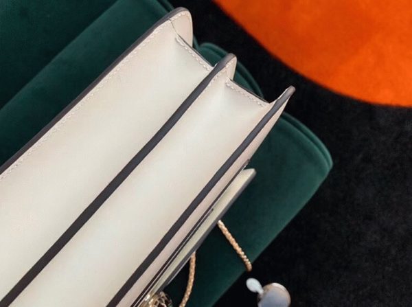 Grand sac à bandoulière Bvlgari Serpenti Forever en cuir de veau blanc – Image 10