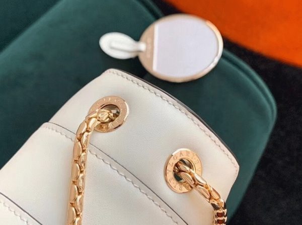 Grand sac à bandoulière Bvlgari Serpenti Forever en cuir de veau blanc – Image 4