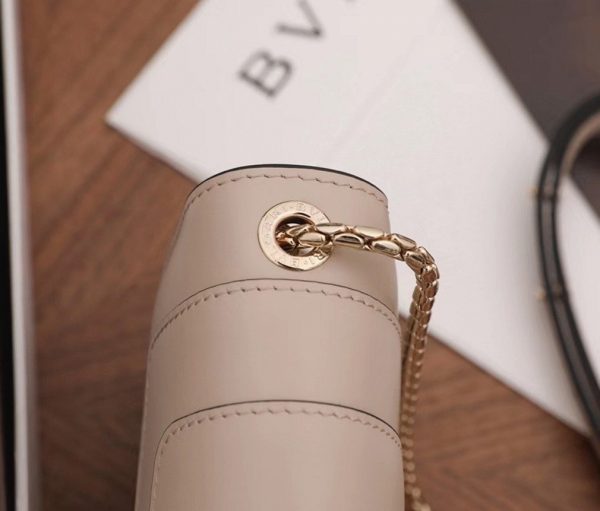Petit sac bandoulière Bvlgari Serpenti Forever en cuir de veau beige – Image 9