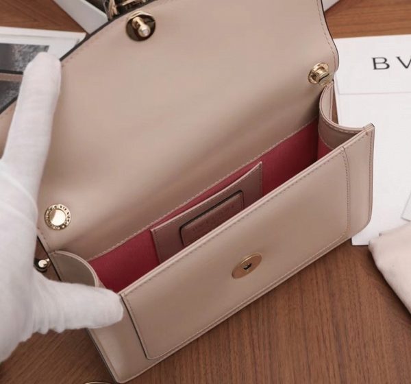 Petit sac bandoulière Bvlgari Serpenti Forever en cuir de veau beige – Image 6