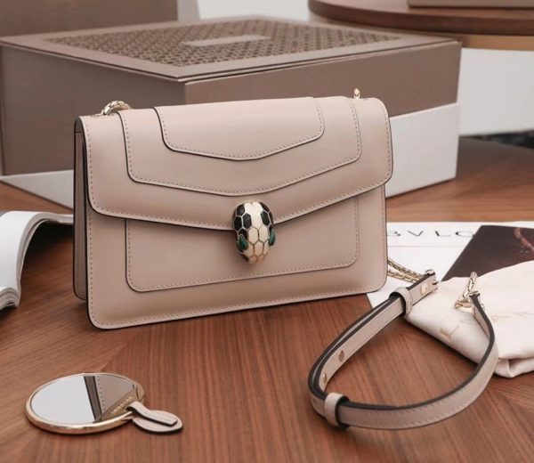Petit sac bandoulière Bvlgari Serpenti Forever en cuir de veau beige – Image 2