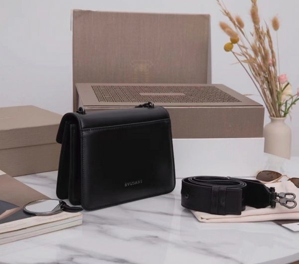Petit sac bandoulière Bvlgari Serpenti Forever avec chaîne noir – Image 10