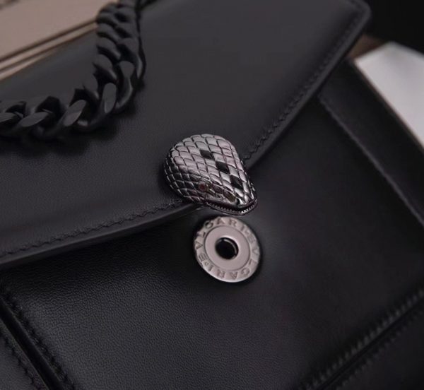 Petit sac bandoulière Bvlgari Serpenti Forever avec chaîne noir – Image 5
