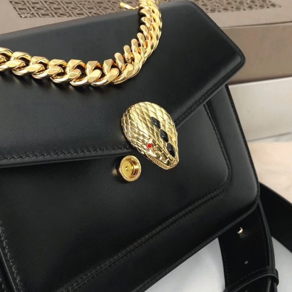 Sac bandoulière moyen Bvlgari Serpenti Forever avec chaîne noir – Image 10