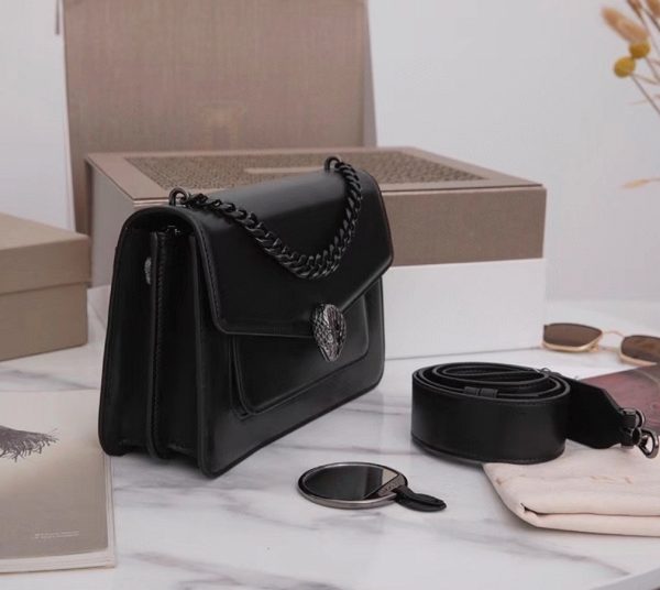 Sac bandoulière moyen Bvlgari Serpenti Forever avec chaîne noir – Image 10