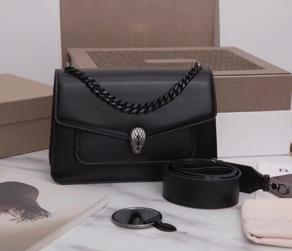 Sac bandoulière moyen Bvlgari Serpenti Forever avec chaîne noir – Image 5