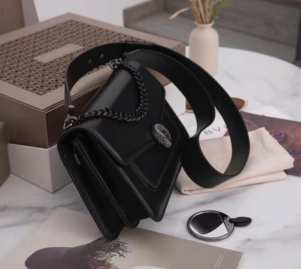 Sac bandoulière moyen Bvlgari Serpenti Forever avec chaîne noir – Image 2