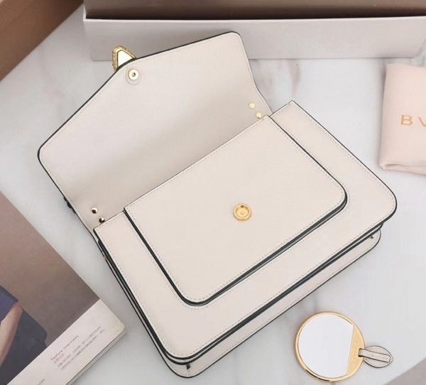 Sac bandoulière moyen Bvlgari Serpenti Forever avec chaîne blanc – Image 9