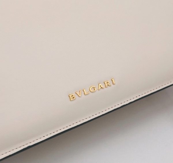 Sac bandoulière moyen Bvlgari Serpenti Forever avec chaîne blanc – Image 3