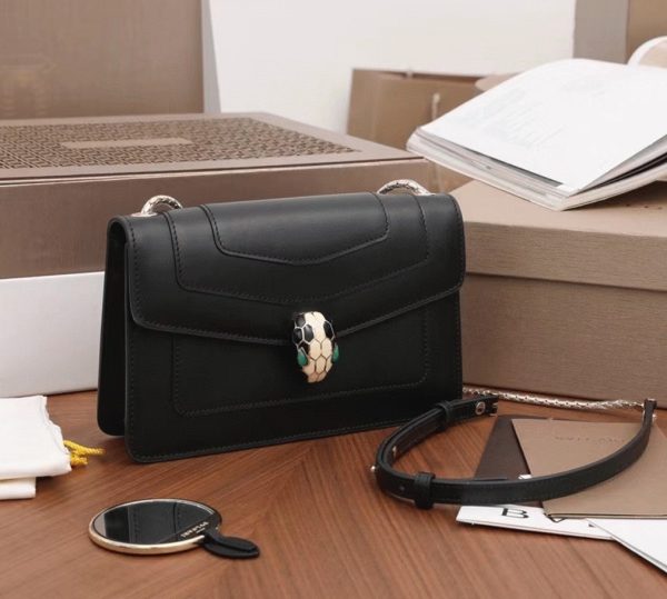 Petit sac bandoulière Bvlgari Serpenti Forever en cuir de veau noir – Image 10