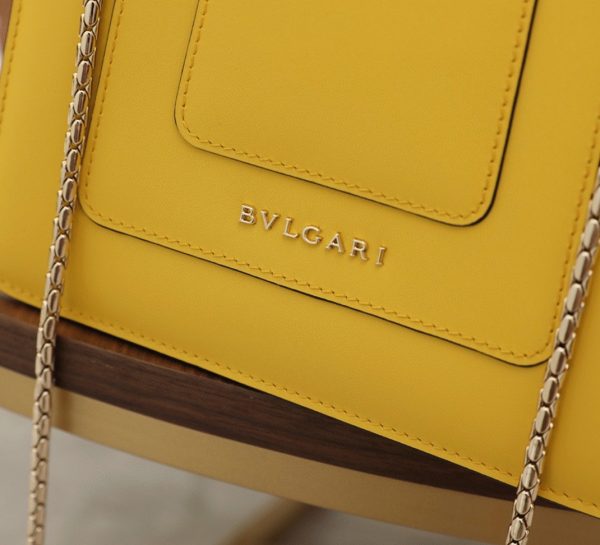 Petit sac Bvlgari Serpenti Forever en cuir de veau jaune – Image 8