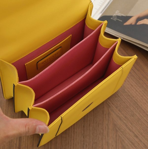 Petit sac Bvlgari Serpenti Forever en cuir de veau jaune – Image 7