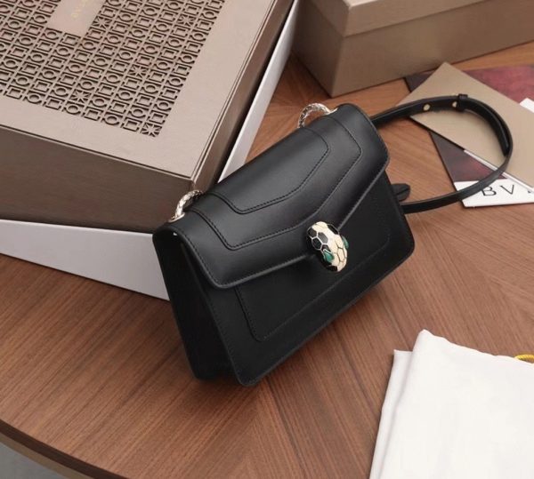 Petit sac bandoulière Bvlgari Serpenti Forever en cuir de veau noir – Image 8