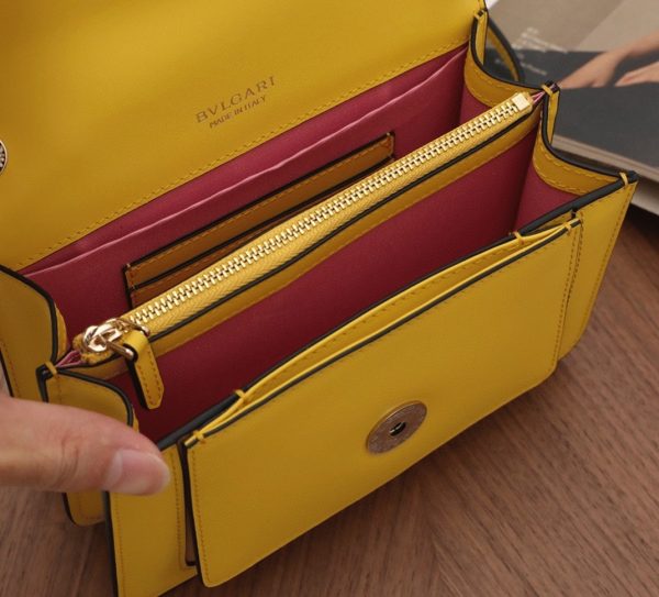 Petit sac bandoulière Bvlgari Serpenti Forever en cuir de veau jaune – Image 8