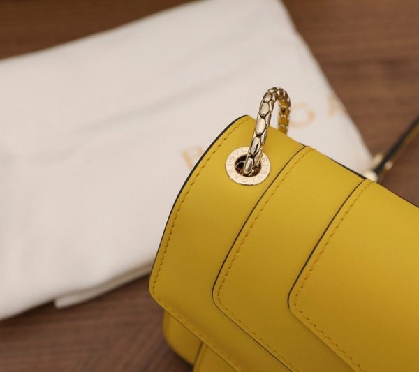 Petit sac bandoulière Bvlgari Serpenti Forever en cuir de veau jaune – Image 6