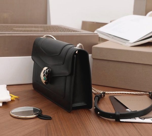 Petit sac bandoulière Bvlgari Serpenti Forever en cuir de veau noir – Image 5