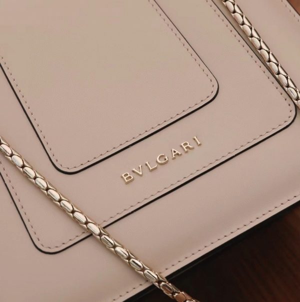 Petit sac Bvlgari Serpenti Forever en cuir de veau beige – Image 10