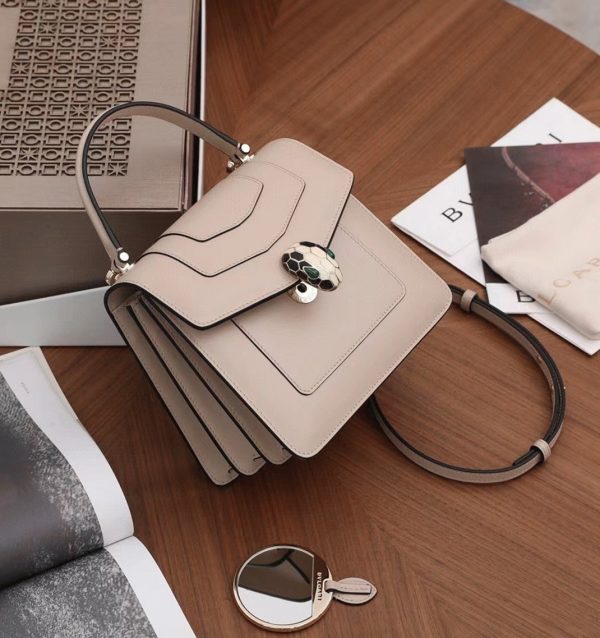Petit sac Bvlgari Serpenti Forever en cuir de veau beige – Image 3