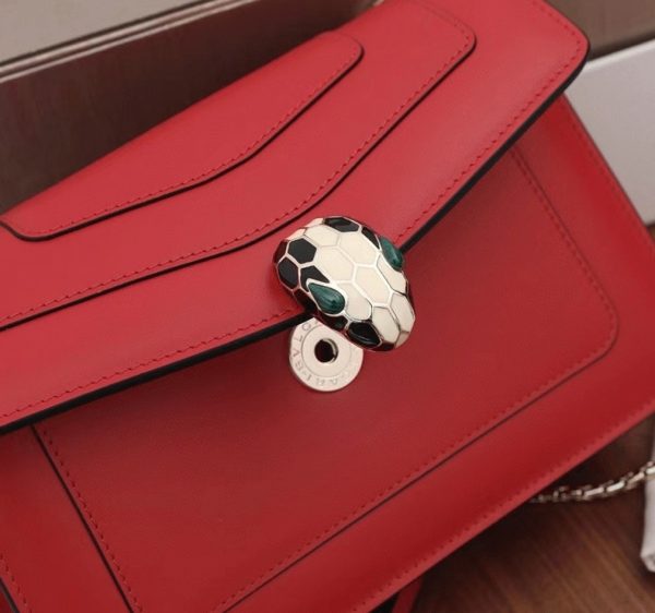 Petit sac bandoulière Bvlgari Serpenti Forever en cuir de veau rouge – Image 10