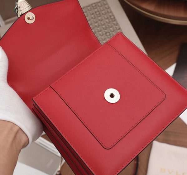Petit sac Bvlgari Serpenti Forever en cuir de veau rouge – Image 7