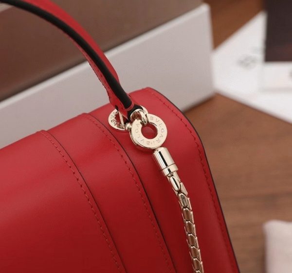 Petit sac Bvlgari Serpenti Forever en cuir de veau rouge – Image 4