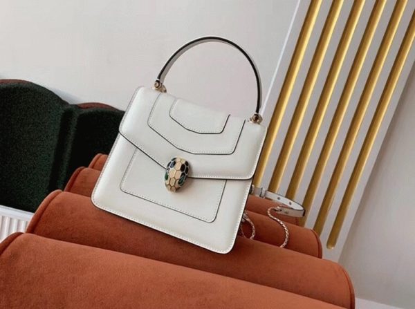 Petit sac Bvlgari Serpenti Forever en cuir de veau blanc – Image 3