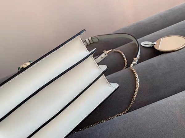 Petit sac Bvlgari Serpenti Forever en cuir de veau blanc – Image 2