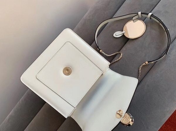 Petit sac Bvlgari Serpenti Forever en cuir de veau blanc – Image 11