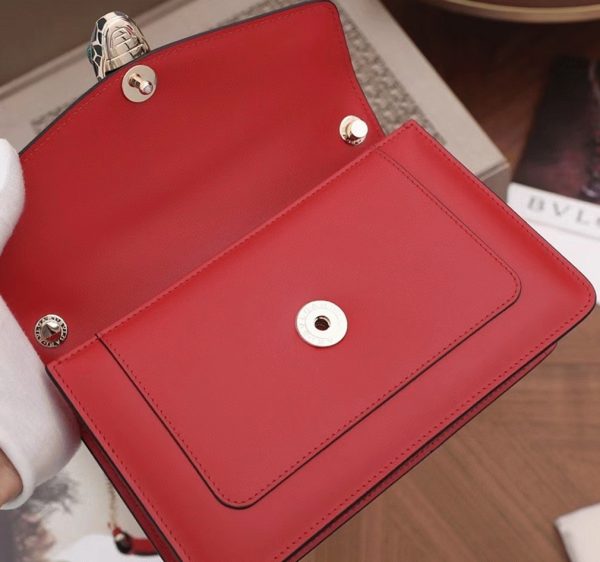 Petit sac bandoulière Bvlgari Serpenti Forever en cuir de veau rouge – Image 6