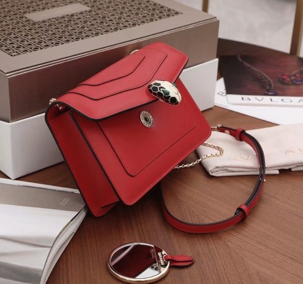 Petit sac bandoulière Bvlgari Serpenti Forever en cuir de veau rouge – Image 5