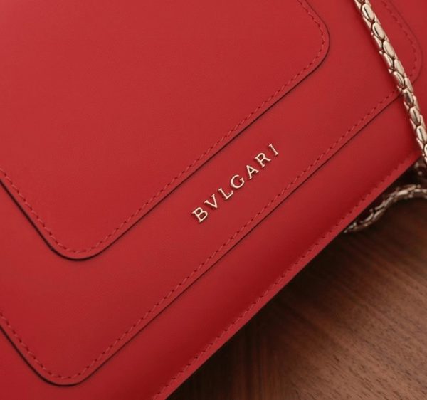 Petit sac bandoulière Bvlgari Serpenti Forever en cuir de veau rouge – Image 4