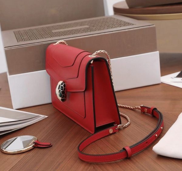 Petit sac bandoulière Bvlgari Serpenti Forever en cuir de veau rouge – Image 2