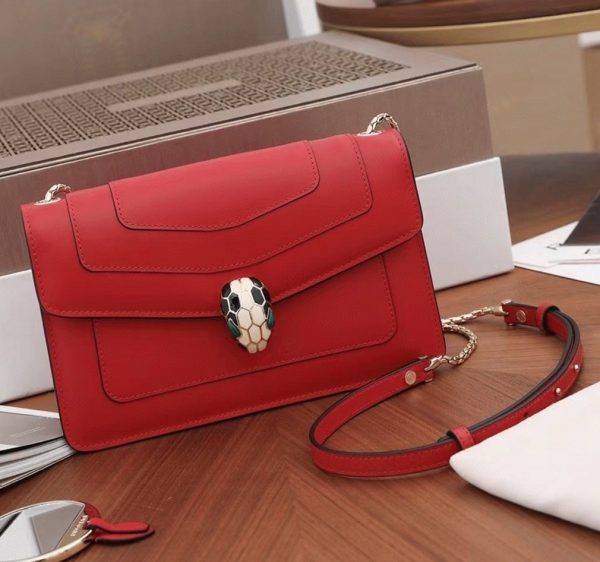 Petit sac bandoulière Bvlgari Serpenti Forever en cuir de veau rouge – Image 11