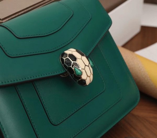 Petit sac bandoulière Bvlgari Serpenti Forever en cuir vert – Image 10