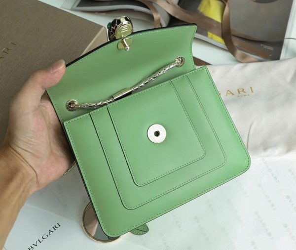 Petit sac bandoulière Bvlgari Serpenti Forever en cuir menthe – Image 9