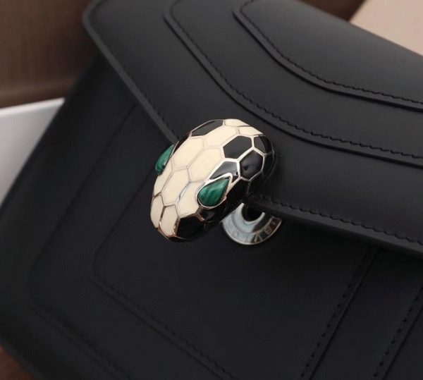 Petit sac bandoulière Bvlgari Serpenti Forever en cuir noir – Image 2