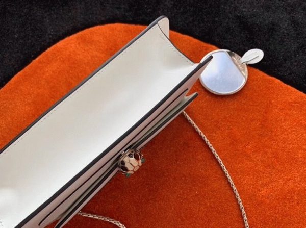 Petit sac bandoulière Bvlgari Serpenti Forever en cuir de veau blanc – Image 4