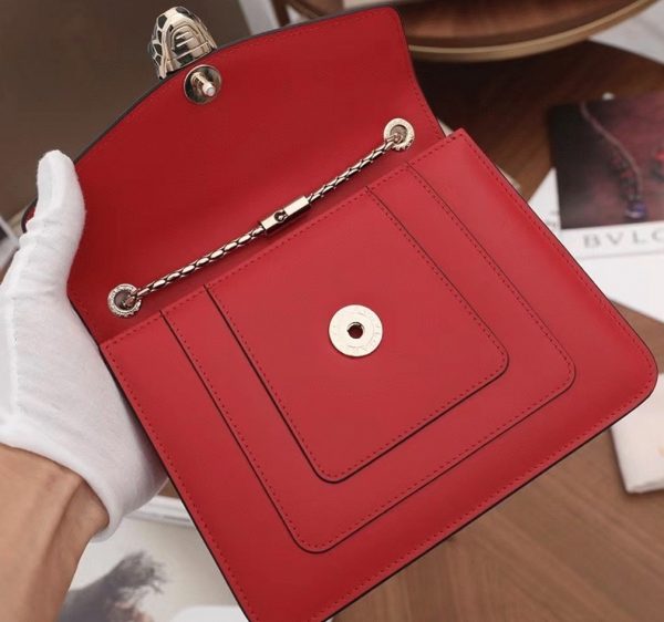 Petit sac bandoulière Bvlgari Serpenti Forever en cuir rouge – Image 9