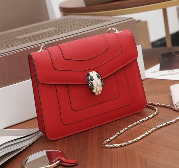 Petit sac bandoulière Bvlgari Serpenti Forever en cuir rouge – Image 5
