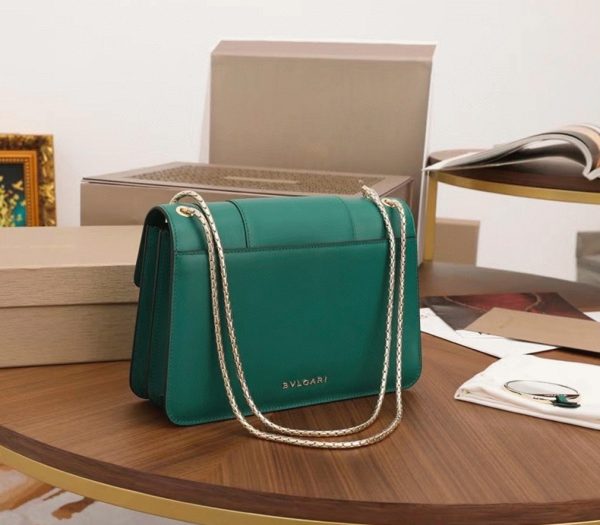 Sac à bandoulière moyen Bvlgari Serpenti Forever en cuir de veau vert – Image 10