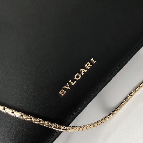 Sac à bandoulière moyen Bvlgari Serpenti Forever en cuir de veau noir – Image 9